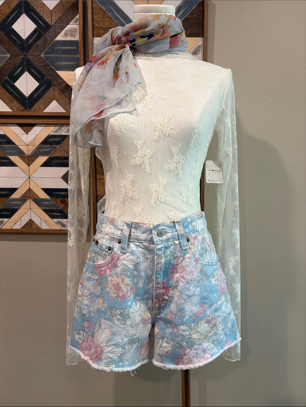 Polo Ralph Lauren Blue Floral Denim The Crosby Relaxed Jean Short size 28